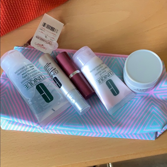 Clinique Other - Clinique 6 piece Deluxe-size Gift set & Bag NWT